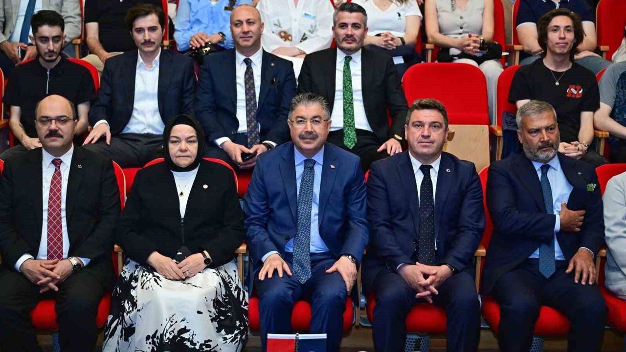 Vali Yılmaz: 'Gençlerin sesi bilimle yükseliyor'