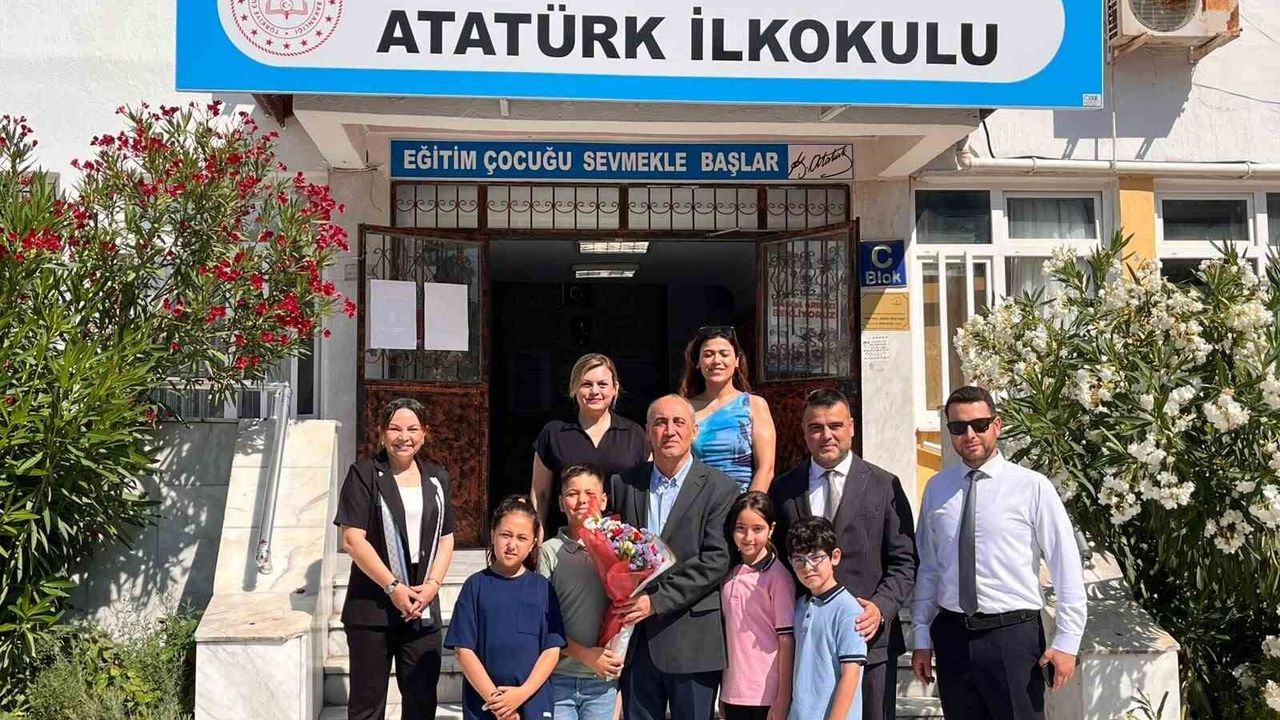 Yatağan'daki okullarda karne heyecanı yaşandı