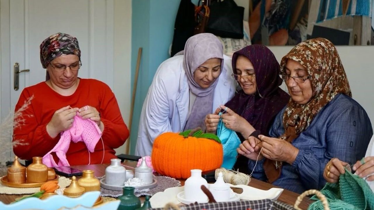 Yeşilyurt Mesleki Eğitim ve Yaşam Merkezi'nde üretim ve öğre