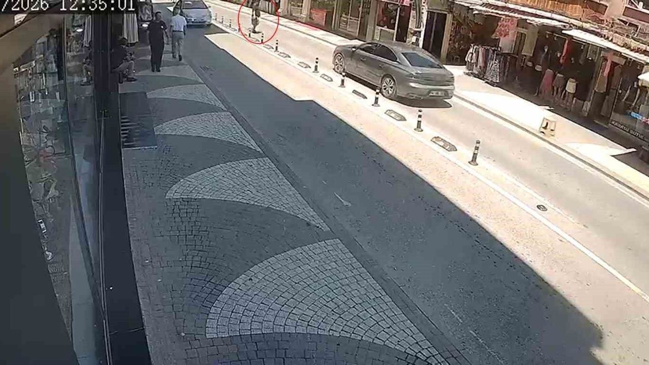 Yolun karşısına geçen engelli yayaya otomobil çarptı