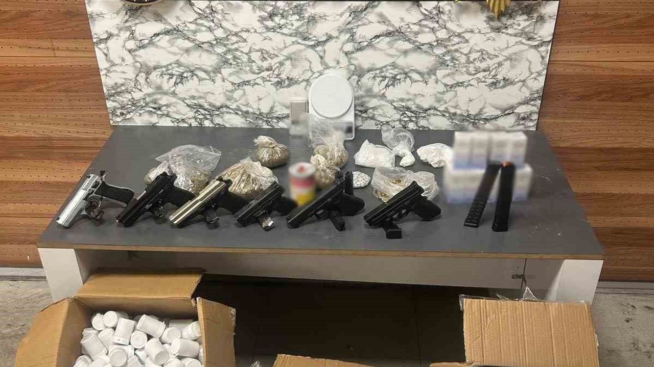 Zeytinburnu'nda uyuşturucu operasyonunda 60 bin sentetik ecz