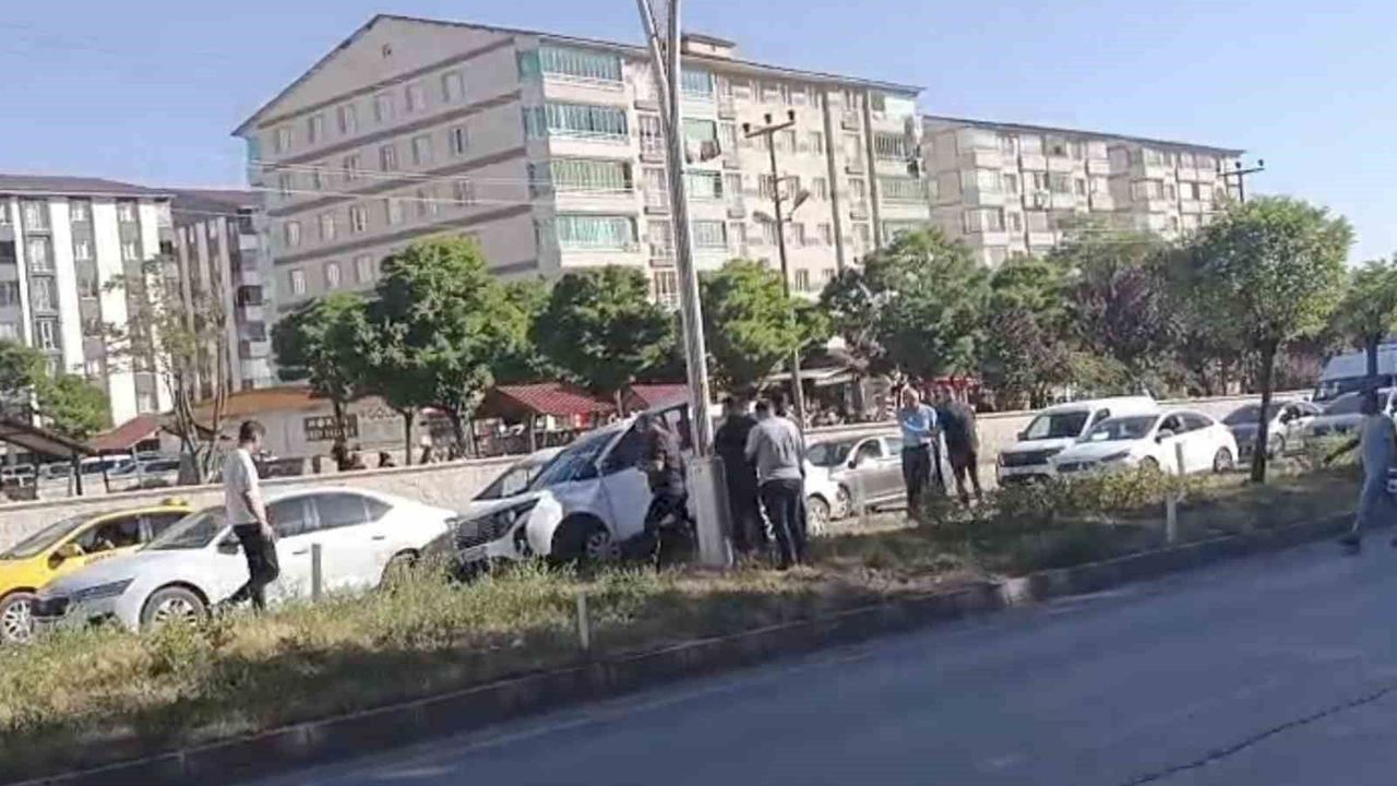 Bitlis'te iki ayrı trafik kazası: 4 yaralı