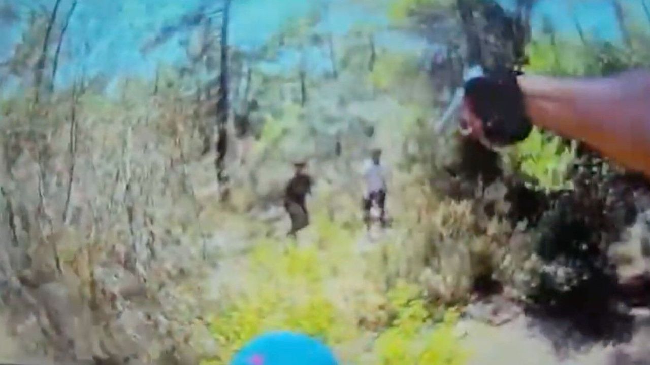 Çalıntı motosikleti su kanalına atıp kaçan şahıslar polisten kaçamadı
