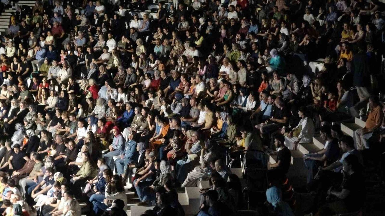 Kilis'te 'Sınırdan Sesler Korosu' konserine yoğun ilgi