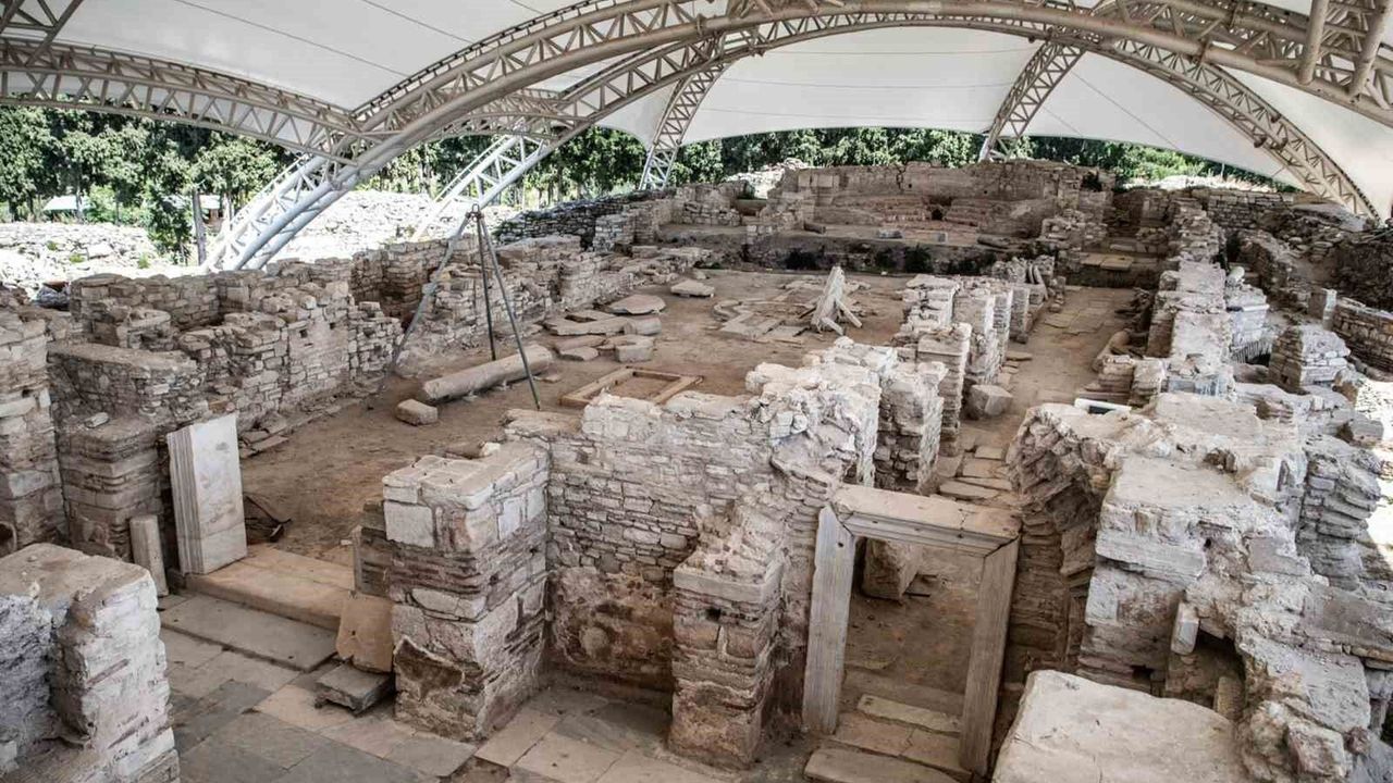 Kazı başkanlığını MSKÜ Çağaptay'ın yaptığı Kadıkalesi-Anaia UNESCO dünya mirası geçici listesinde