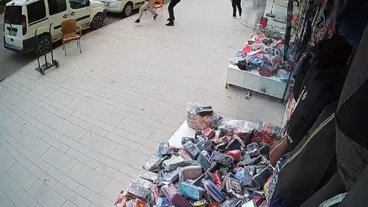 Polisten kaçan şüpheliyi vatandaş yakaladı, o anlar kamerada