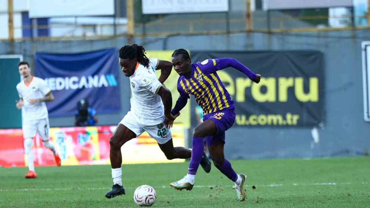Trendyol Süper Lig: Eyüpspor: 0 - Corendon Alanyaspor: 1 (Maç devam ediyor)