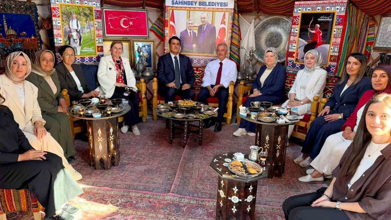 Yılmaz Şehitkamil'in otağında misafirlerini ağırladı
