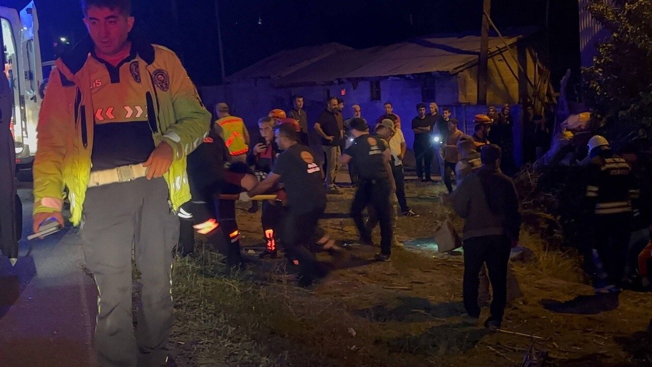 Erzincan'da otomobilin takla attığı kazada karı-koca yaralandı