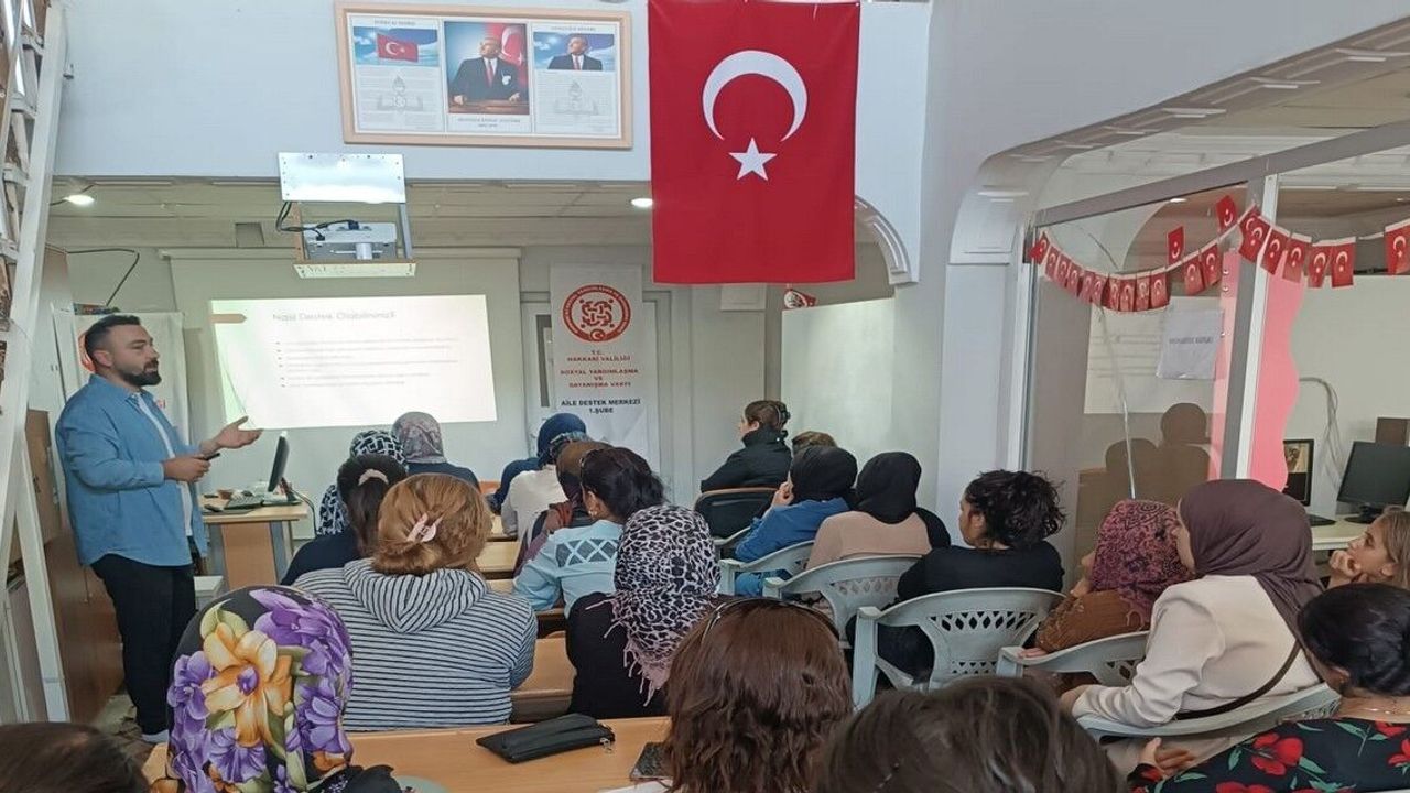 Hakkâri’de "Okul ve Aile" konulu seminer düzenlendi