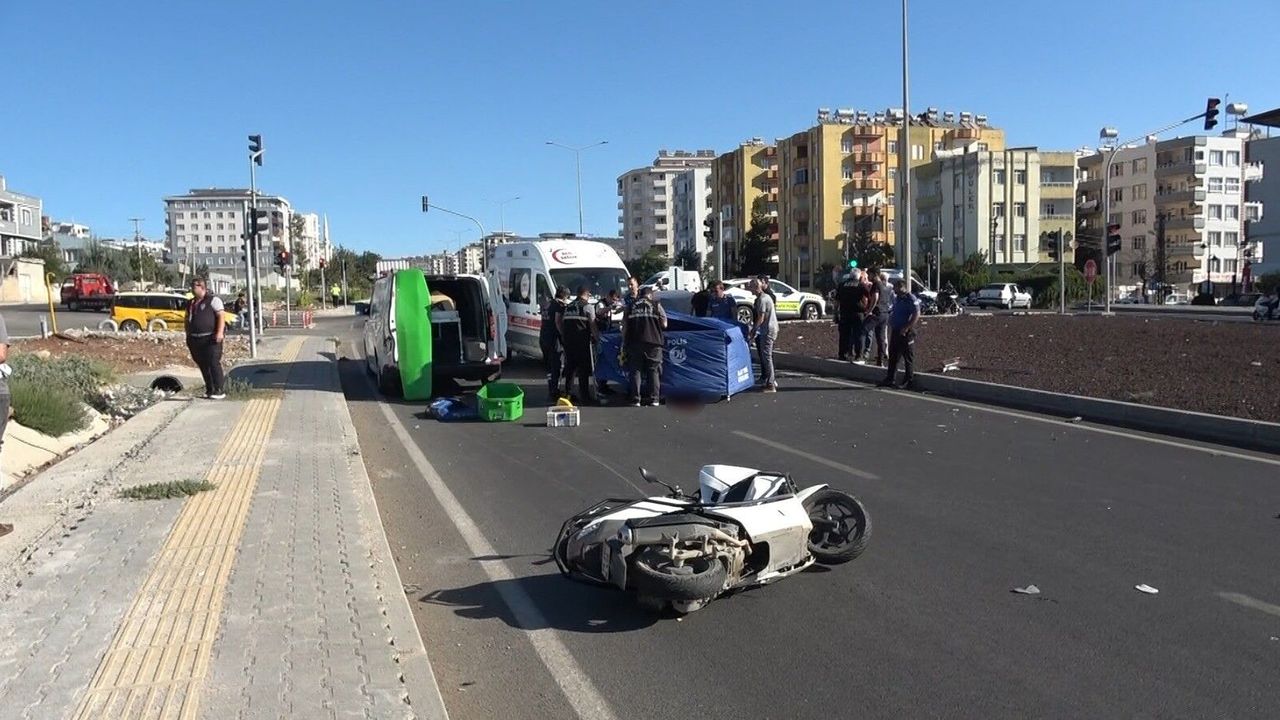 Kilis'te kırmızı ışık ihlali yapan otomobil motosiklete çarptı: 1 ölü