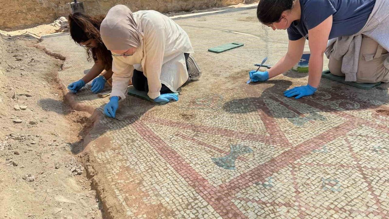 Pompeıopolıs'te binlerce yıllık miras gün ışığına kavuştu: 105 metrekarelik mozaik ortaya çıkarıldı