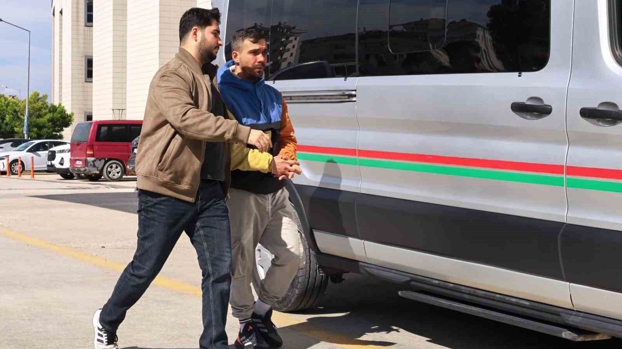 Bursa'da polisten kaçan şüphelinin üzerinden 50 gram bonzai çıktı
