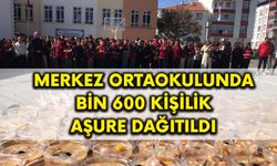 Merkez Ortaokulunda Bin 600 kişilik aşure dağıtıldı