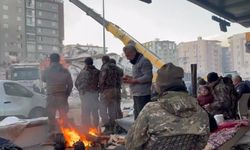 Hatay’da ailelerin bekleyişi devam ediyor