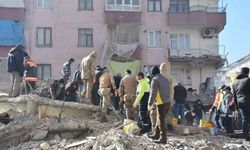 Yıkılan binaları yapan sorumlular mercek altına alındı