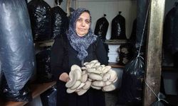 ’Bebek gibi bakımlarını yapıyorum’ diyen kadın 5 metrekare alanda mantar üretiyor