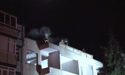 Kadıköy’de metruk binanın çatısı alev alev yandı