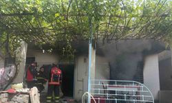 Mardin’de bir evde çıkan yangında 2 çocuk dumandan etkilendi