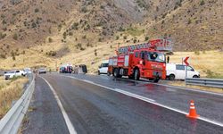 Hakkari’de kamyonet devrildi: 1 yaralı