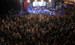 Kuşadası Sokak Festivali’nin ilk gününde Necati ve Saykolar rüzgarı esti