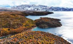 Nemrut Kalderası’nın bir yanı sonbahar bir yanı kış