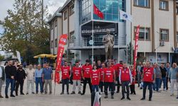 Üç kişinin işine son veren CHP’li Büyükkarıştıran Belediyesi işçileri eylem yaptı