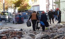 Doğalgaz patlamasında hasar gören evlerinden eşyalarını 4 gün sonra alabildiler