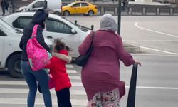 Fırtına Bursa’da adeta insanları uçurdu, kadınlar ve çocuklar zor anlar yaşadı