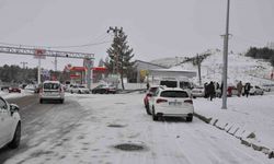 Kars’ta yollar buz pistine döndü