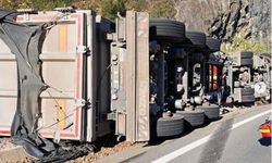 Ordu’da devrilen tırın altında kalan sürücü hayatını kaybetti