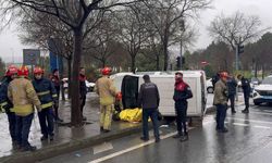 Beyoğlu’nda ticari araçla polis otosu çarpıştı: 1 yaralı