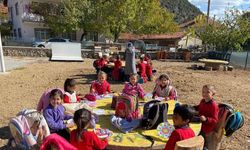 Eğirdir’de açık hava sınıfıyla doğa, eğitimle buluşuyor