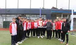 Genç erkekler futbolda şampiyon Düzce Spor Lisesi oldu