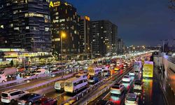 İstanbul’da mesainin son gününde trafik yüzde 90 oldu