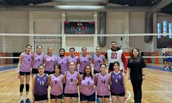 Karabük Üniversitesi voleybol takımları lige galibiyetle başladı