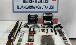 Balıkesir’de yasa dışı silah ve mühimmat ticaretine 3 gözaltı