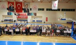 Burhaniye’de voleybol şöleni başladı