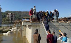 İnşaat halindeki binada kalıplar göçtü: 3 işçi yaralandı