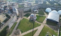 Yedikule Hisarı’ndaki ecdat mirası Fatih Mescidi’nin alemleri takıldı