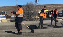 İmranlı Yolu köstebek yuvasına döndü