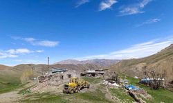 Van Büyükşehir Belediyesinin yol ve altyapı çalışmaları sürüyor