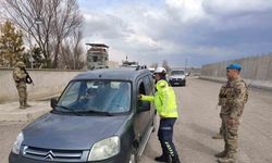 Ağrı’da jandarmadan geniş çaplı trafik denetimi: 7 gözaltı