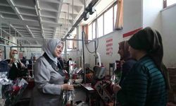 AK Parti Genel Merkez Kadın Kolları Başkanı Ercan, tekstil fabrikasında kadın işçilerle bir araya geldi
