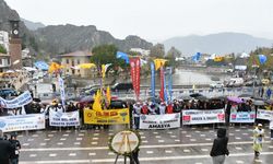 Amasya’da yağmur altında 1 Mayıs kutlaması