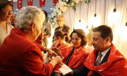 Aras çiftine kına sürprizi