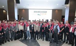 Arnavutköy’de askere gidecek gençlere kınalı uğurlama