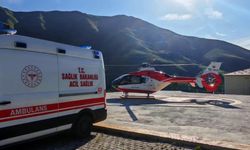 Bahçesaray’da yaşlı hasta helikopter ambulansla Van’a sevk edildi