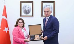 Başkan Gençay, Kültür ve Turizm Bakanı Ersoy ile bir araya geldi