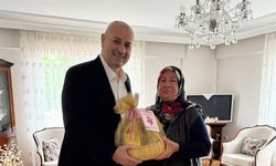 Başkan Yılmaz, şehit annesinin anneler gününü kutladı